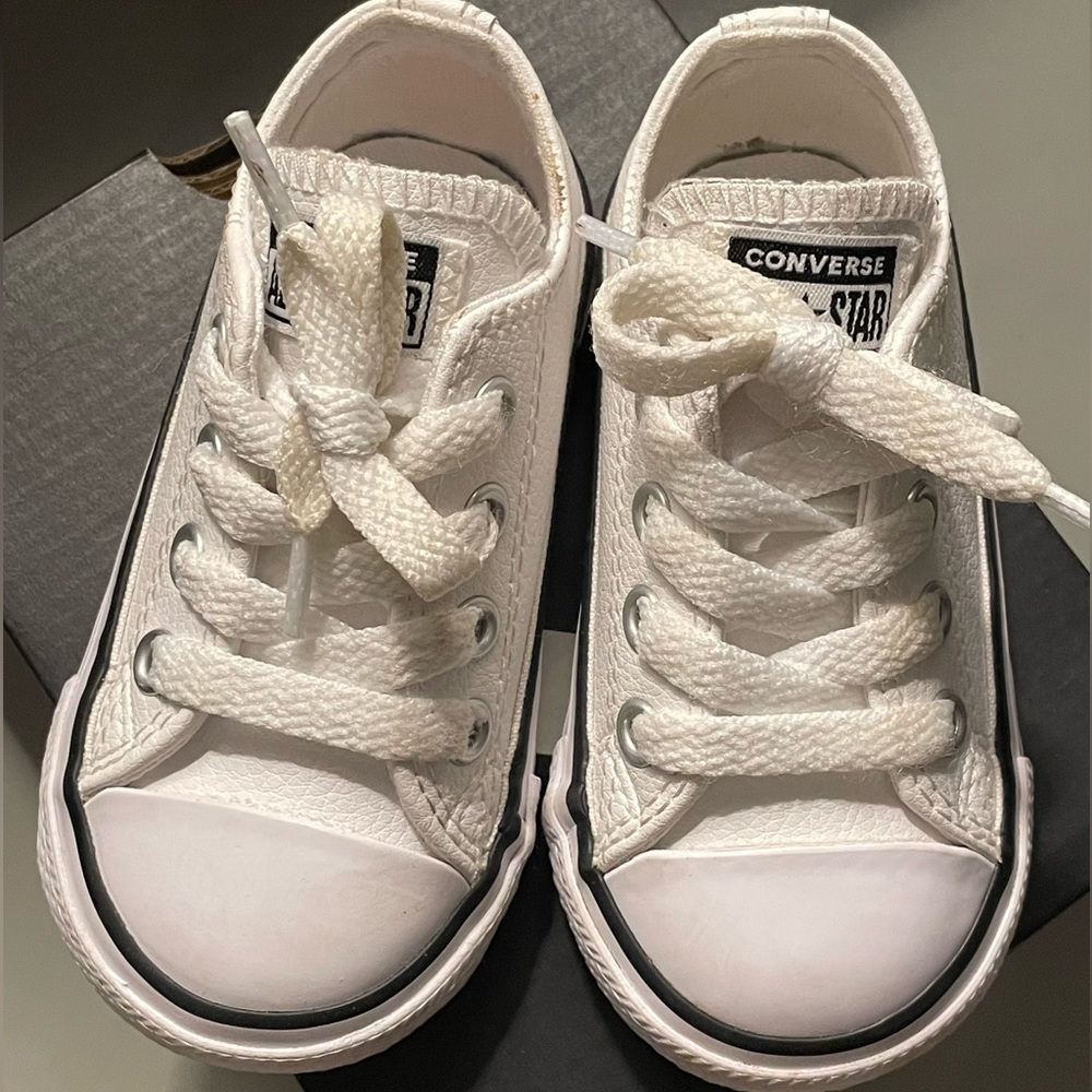 Infant White Converse chucks leather Sz 5